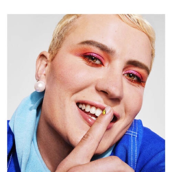 Urban Decay X Smiley Chill Happy Eyeshadow Palette - Picture 5 of 8